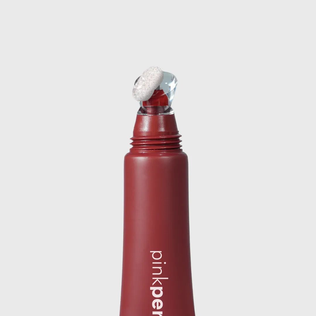 Serum labial com aplicador de cristal e textura cremosa, embalagem vermelha, para cuidados com a pele